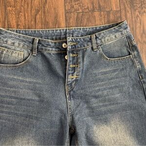 NWOT -Large/XL Button Up, High Waisted, Loose Fit, Straight Leg Jeans.